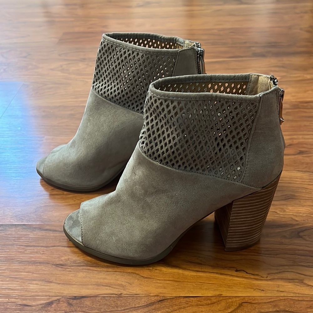 Open toe suede taupe ankle booties!